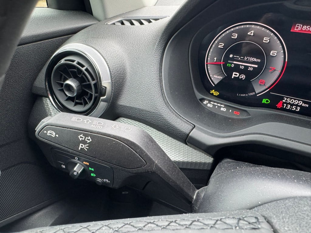 Audi Q2 35 tfsi s edition