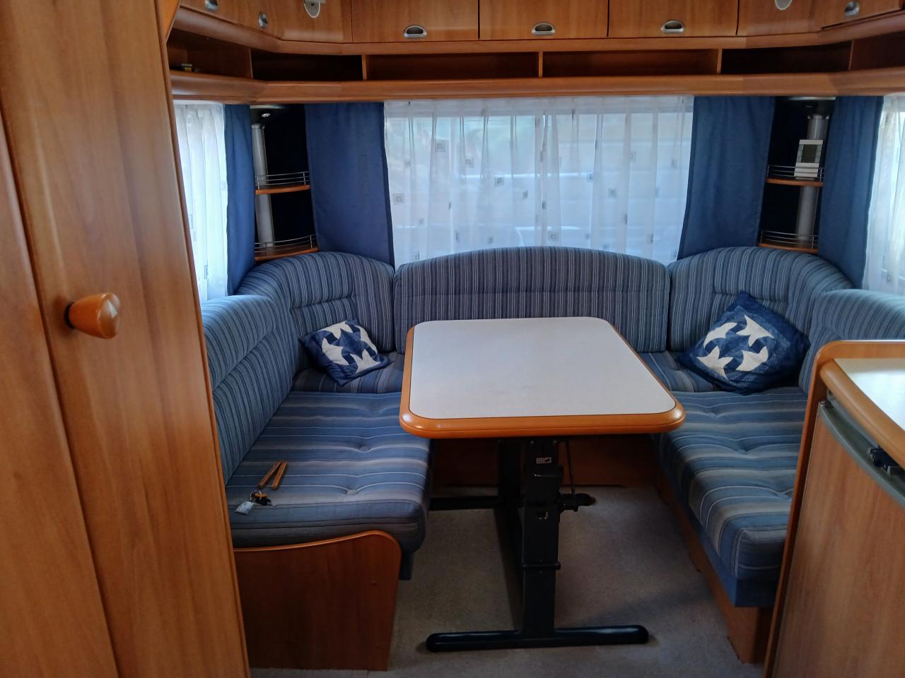 Caravan Hobby met mover en fietsendrger, zgan. voortent en luifel