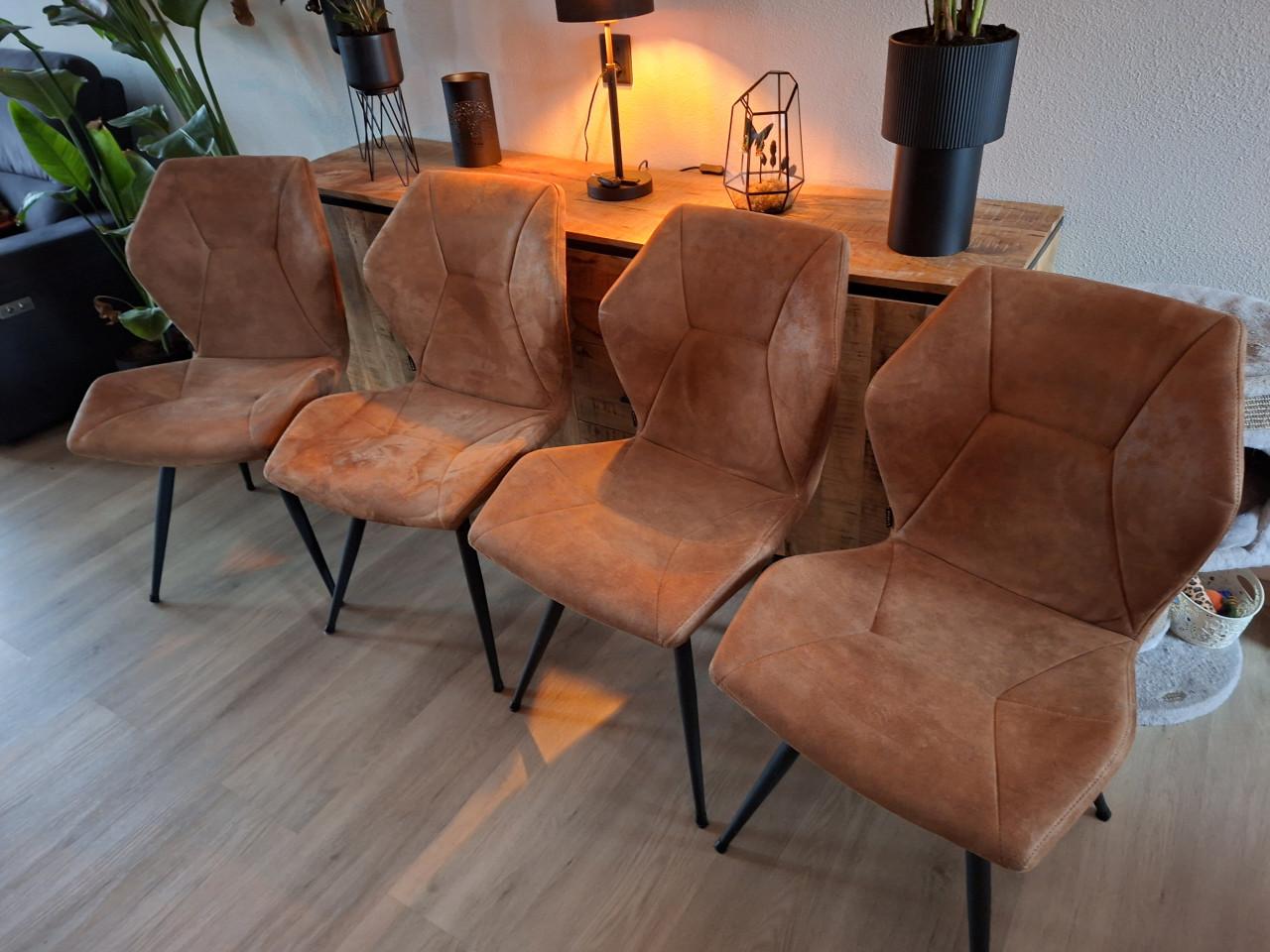 4 hele mooie eetkamerstoelen