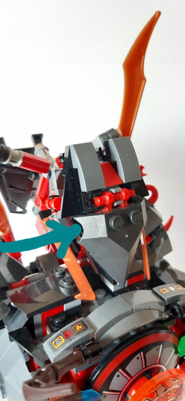 LEGO Ninjago 70626: De Komst van de Iron Doom