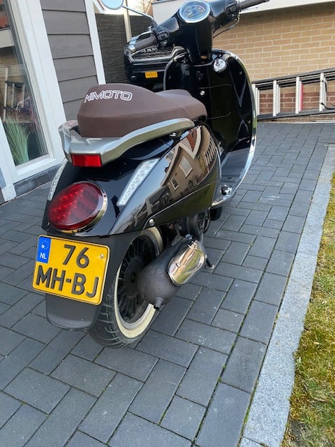 Motor scooter