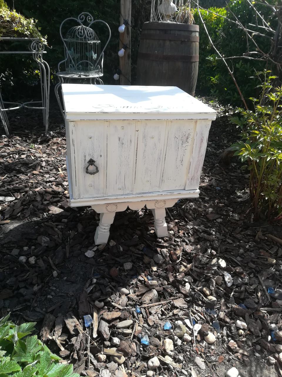 Brocante nachtkastje