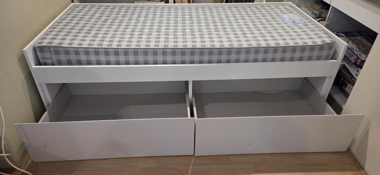 Logeerbed