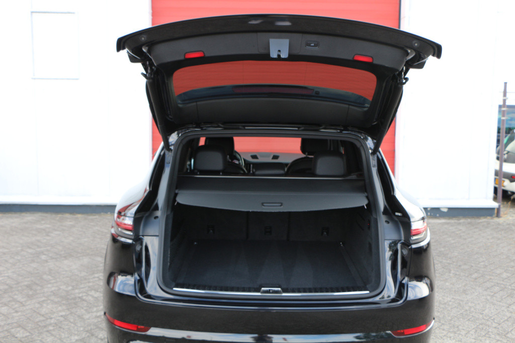 Porsche Cayenne 3.0 | trekhaak | all black | 22 inch