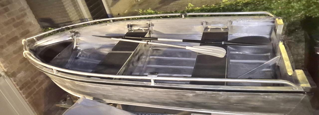 Aluminium boot met trailer en buitenboordmotor