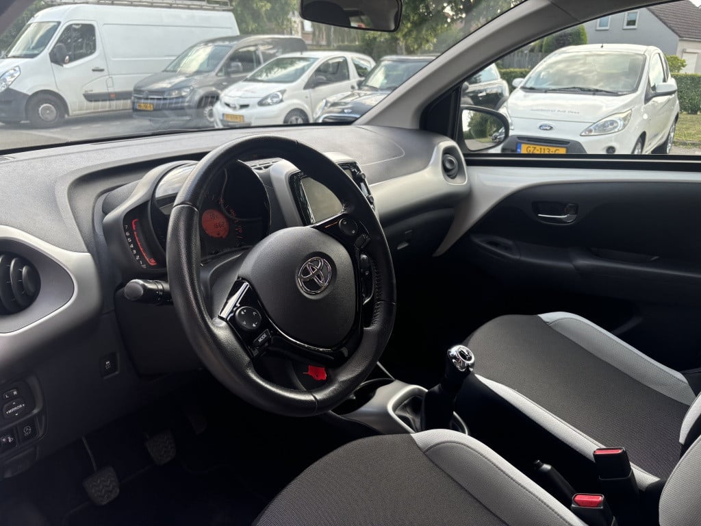 Toyota Aygo 1.0 vvt-i x-play // 1e eigenaar // 16.000km! //