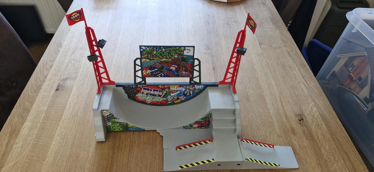 GERESERVEERD Twee dozen vol playmobil