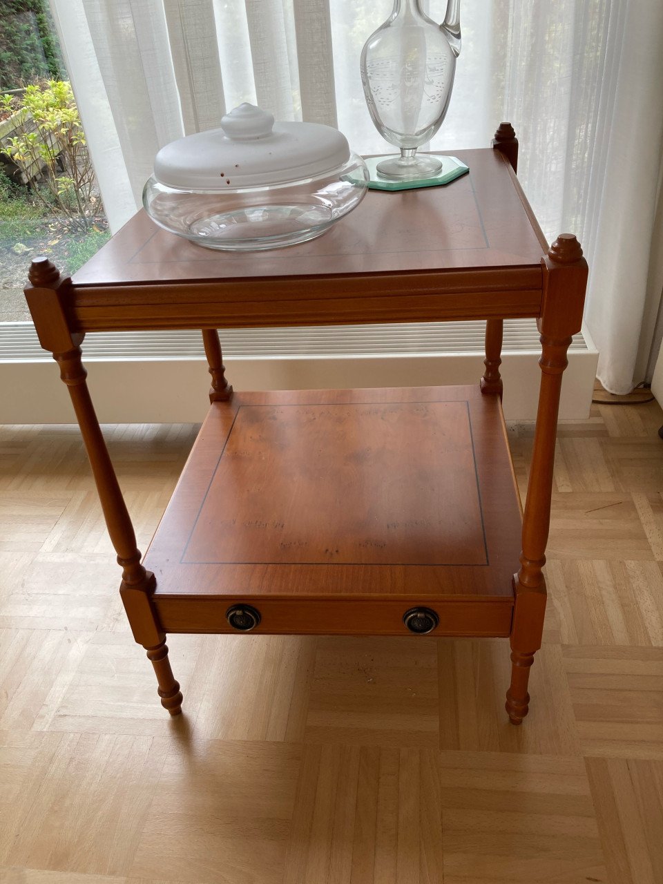 Salontafel, eetkamertafel en 3 bijzettafel KERSENHOUT
