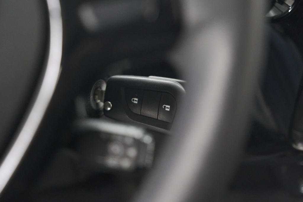 Peugeot 108 1.0 e-vti allure top! | elektrisch vouwdak | camera | navigatie