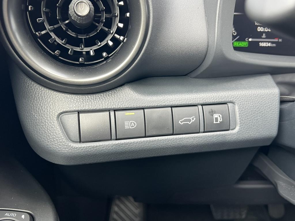 Toyota C-hr 1.8 hybr 140 first