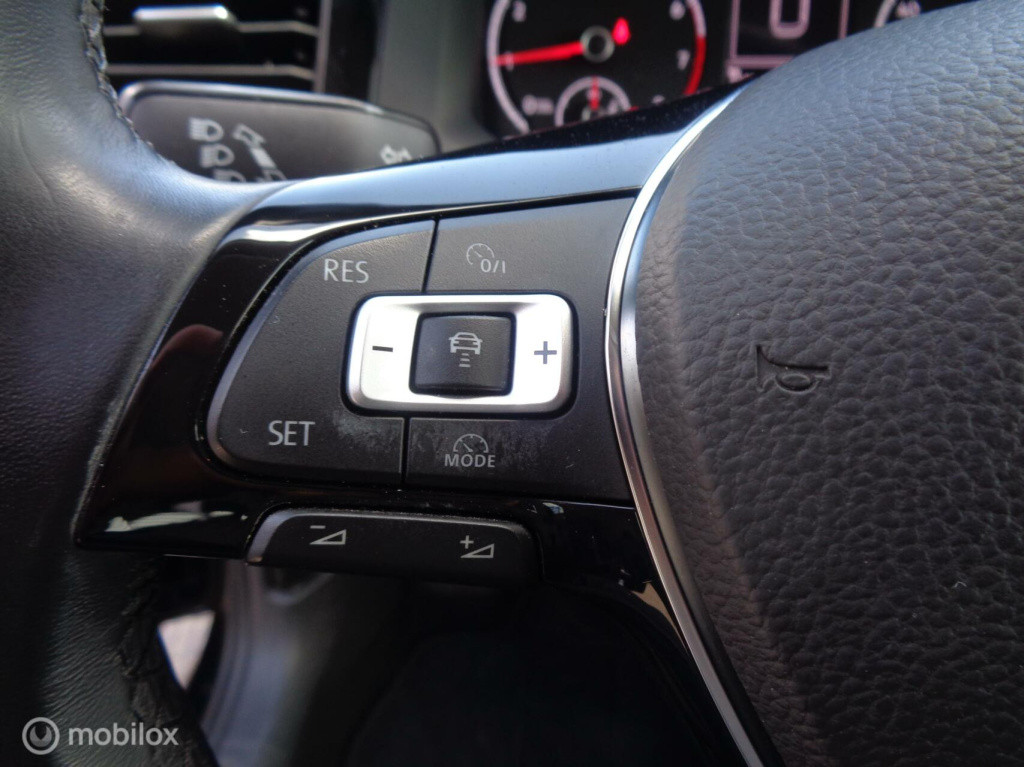Volkswagen Polo 1.0 tsi beats/airco/pdc/carplay/17''lm velgen/led