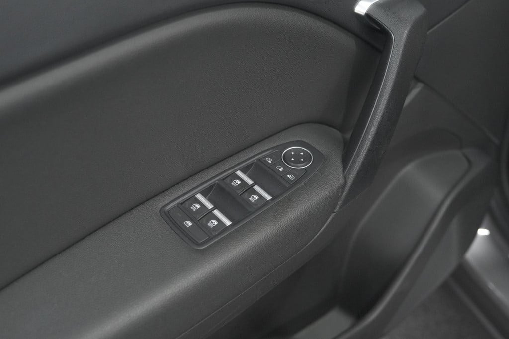 Renault Captur 1.6 e-tech plug-in hybrid 160 intens | parkeersensoren | app