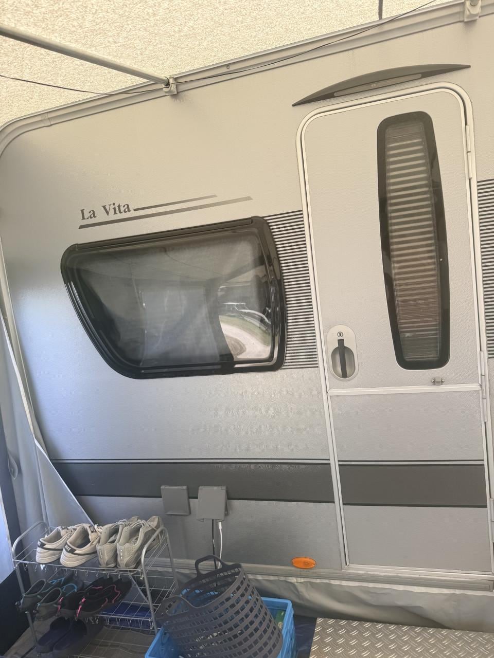 Caravan voortent met luifel