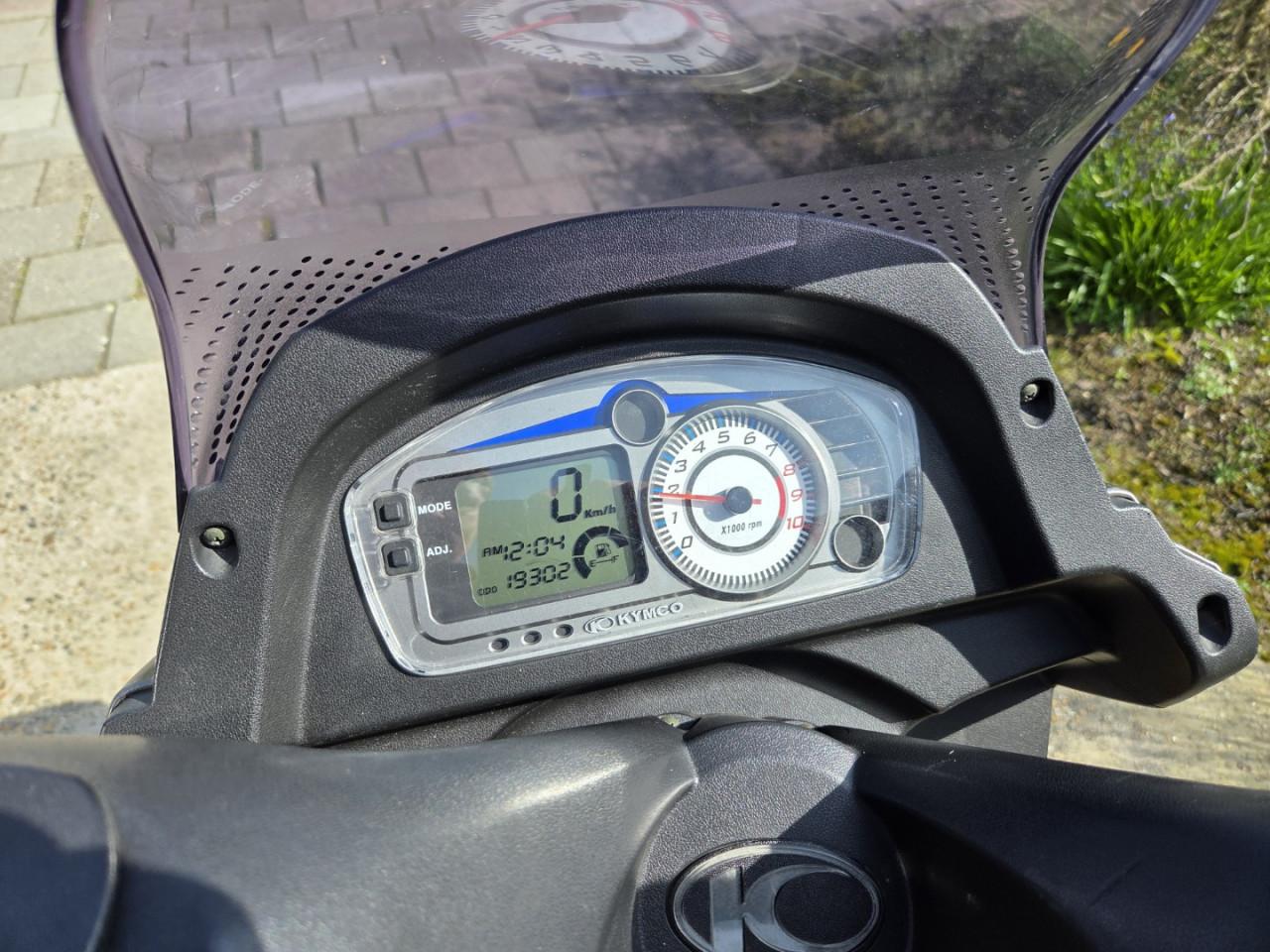 Scooter Kymco Dink geel kenteken
