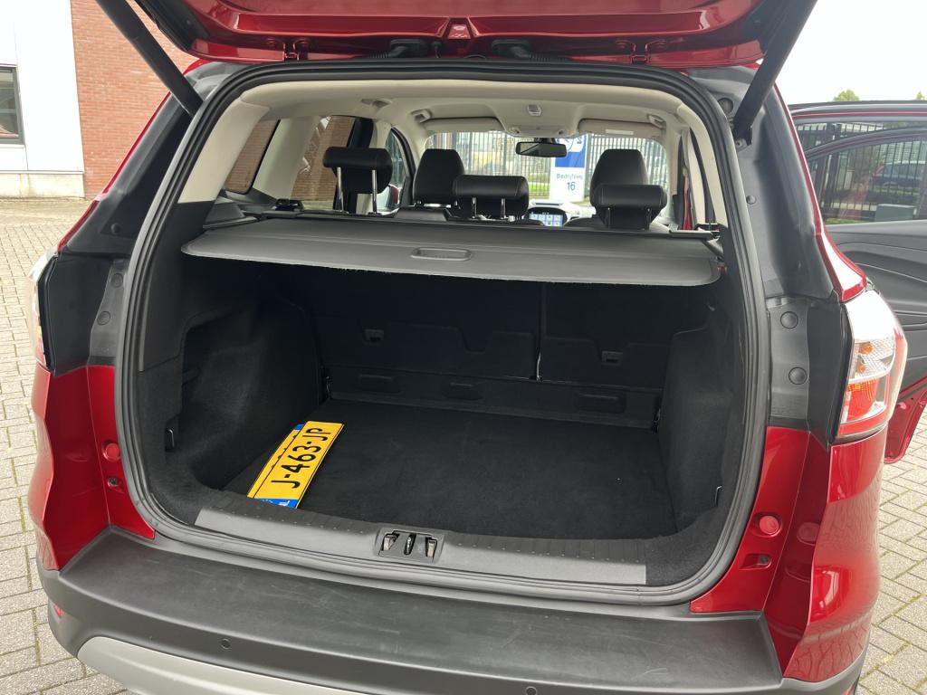 Ford Kuga 1.5 ecoboost titanium 2000 kg  trekgewicht