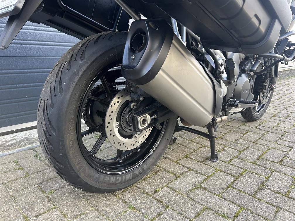 Compleet aangeklede Suzuki DL1000 uit 2014 met 36dkm, rijklaar €6995,-