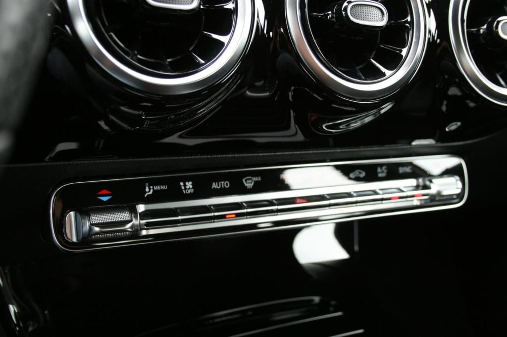 Mercedes-Benz A-Klasse 180 business solution amg