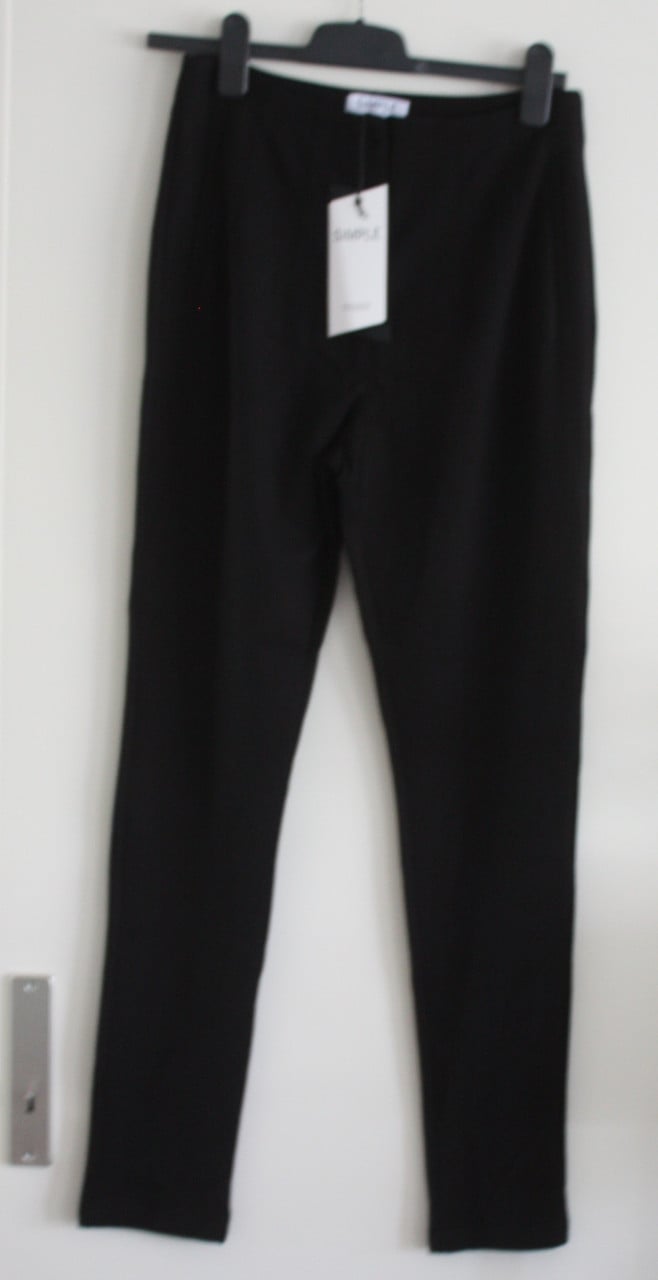 Nieuwe zwarte broek met schuifknoop en valze zakken  maat xs
