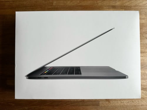 Apple MacBook Pro - 2.2ghz 6-core i7 - 16gb