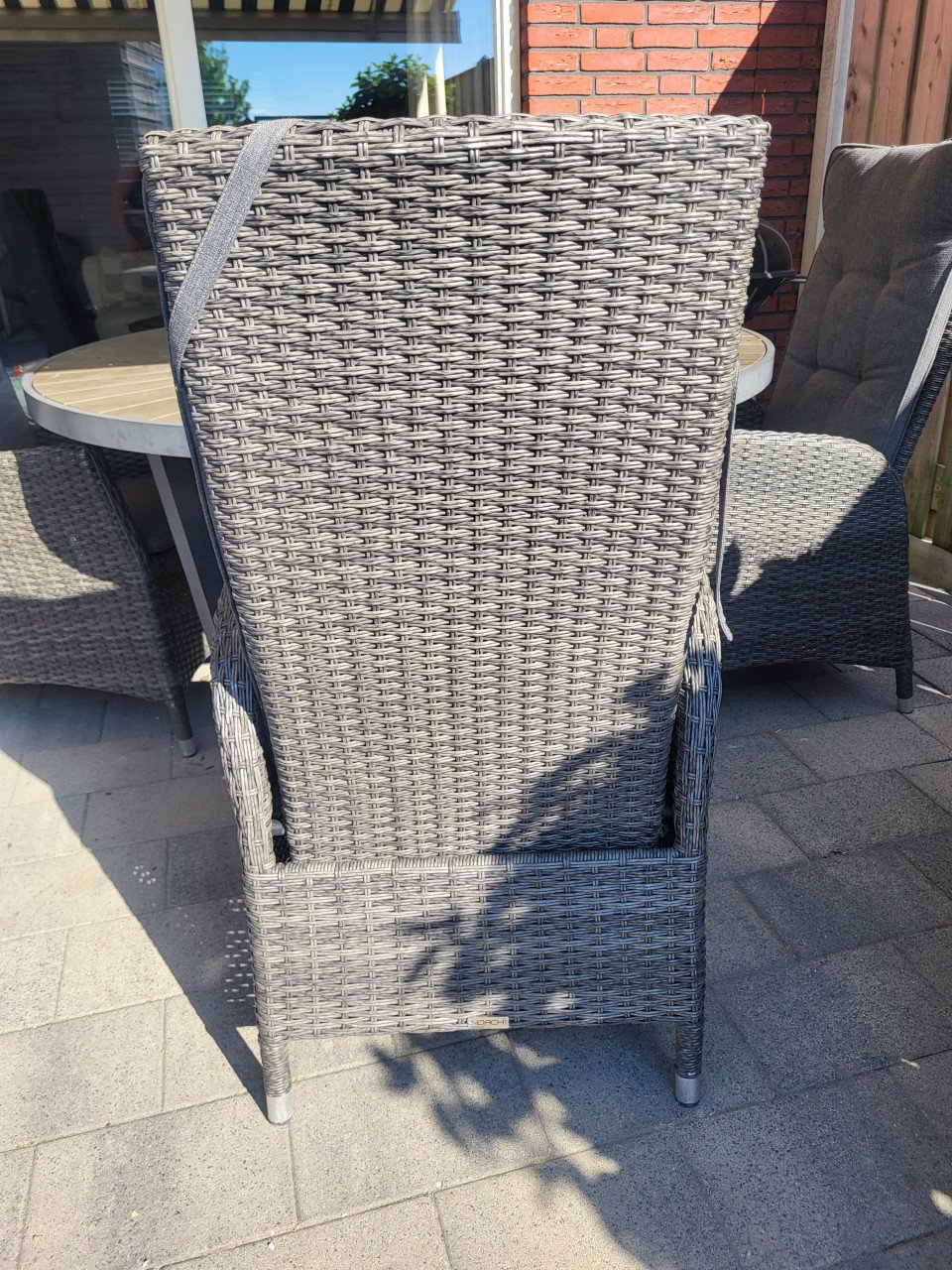 Tuinset ronde tafel en vier stoelen