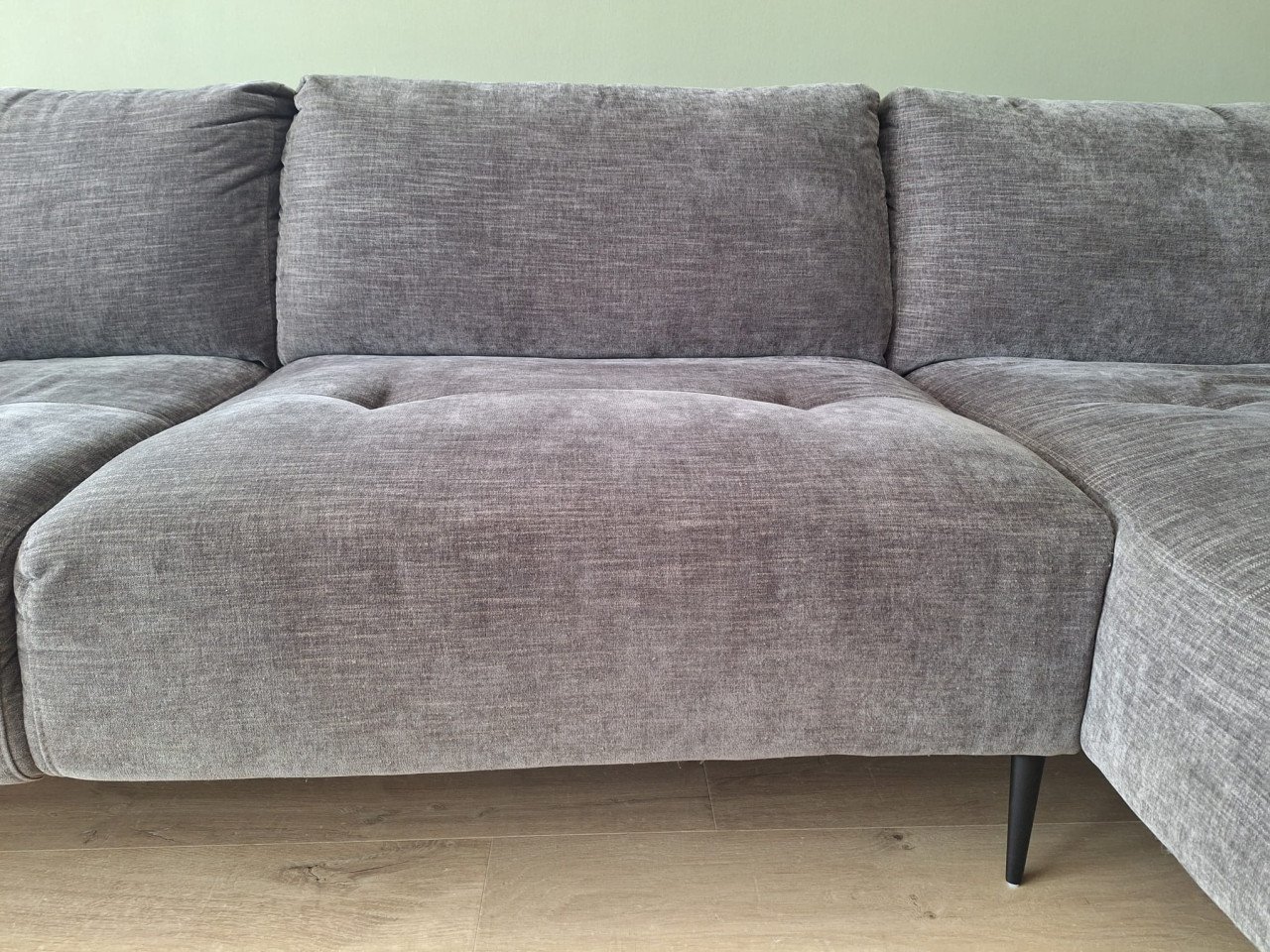 Mooie grijze bank met chaise longue van merk Bellus (model Nice)