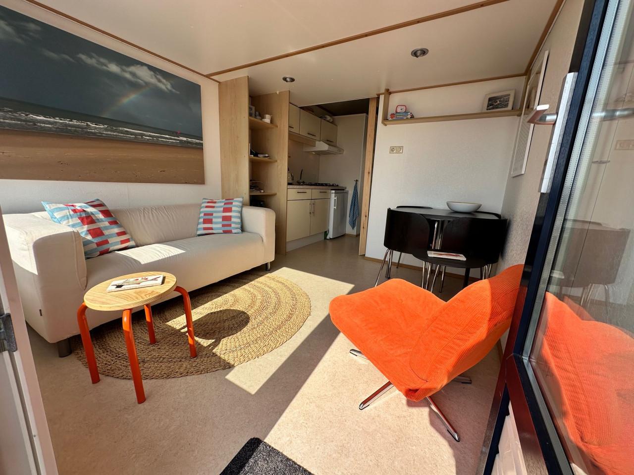 Te huur; fris Strandhuisje / slaapstrandhuisje in Dishoek