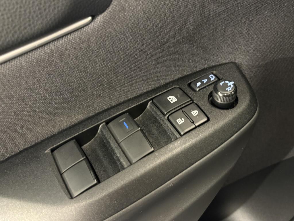 Toyota Yaris Cross 1.5 hybrid dynamic | stoel en stuurverwarming | bsm | te