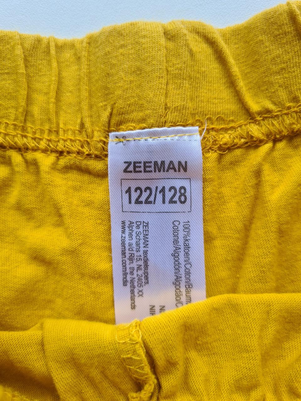 Oker geel kort broekje van Zeeman  Mt 122-128