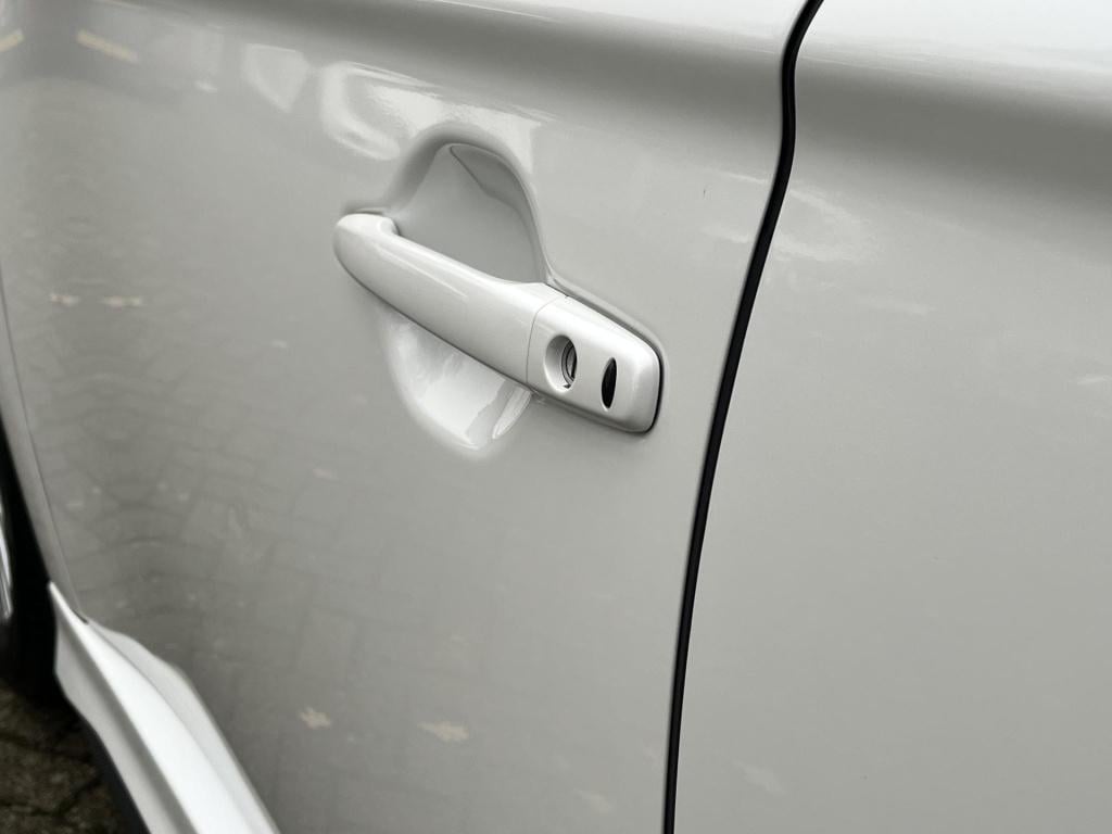 Mitsubishi Outlander 2.4 phev intense+ incl. trekhaak!