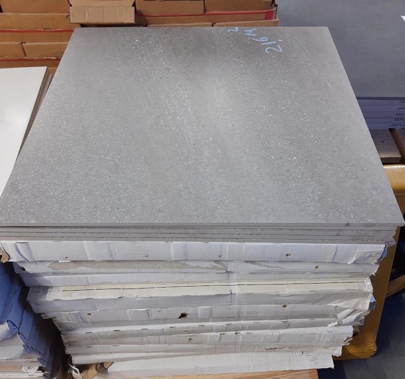 Ca 10,8 m² Mat grijze natuursteenlook tegel, 60x60 cm, van € 65,95/m² voor