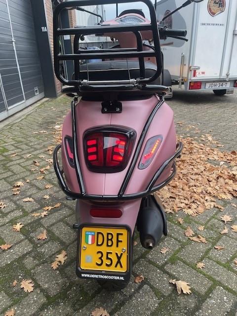 Schitterende custum Vespa sprint gold roze weinig km als nieuw