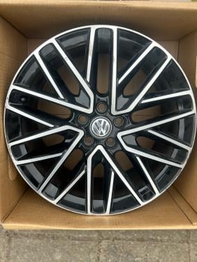 Originele VW 17 inch Ronal velgen 5x112 ET51 . Bieden vanaf €500.—