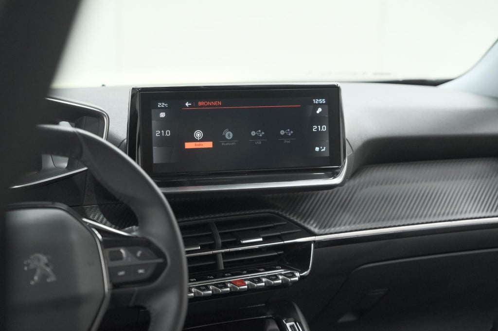 Peugeot 2008 puretech 102 allure pack | camera | apple carplay | parkeersen