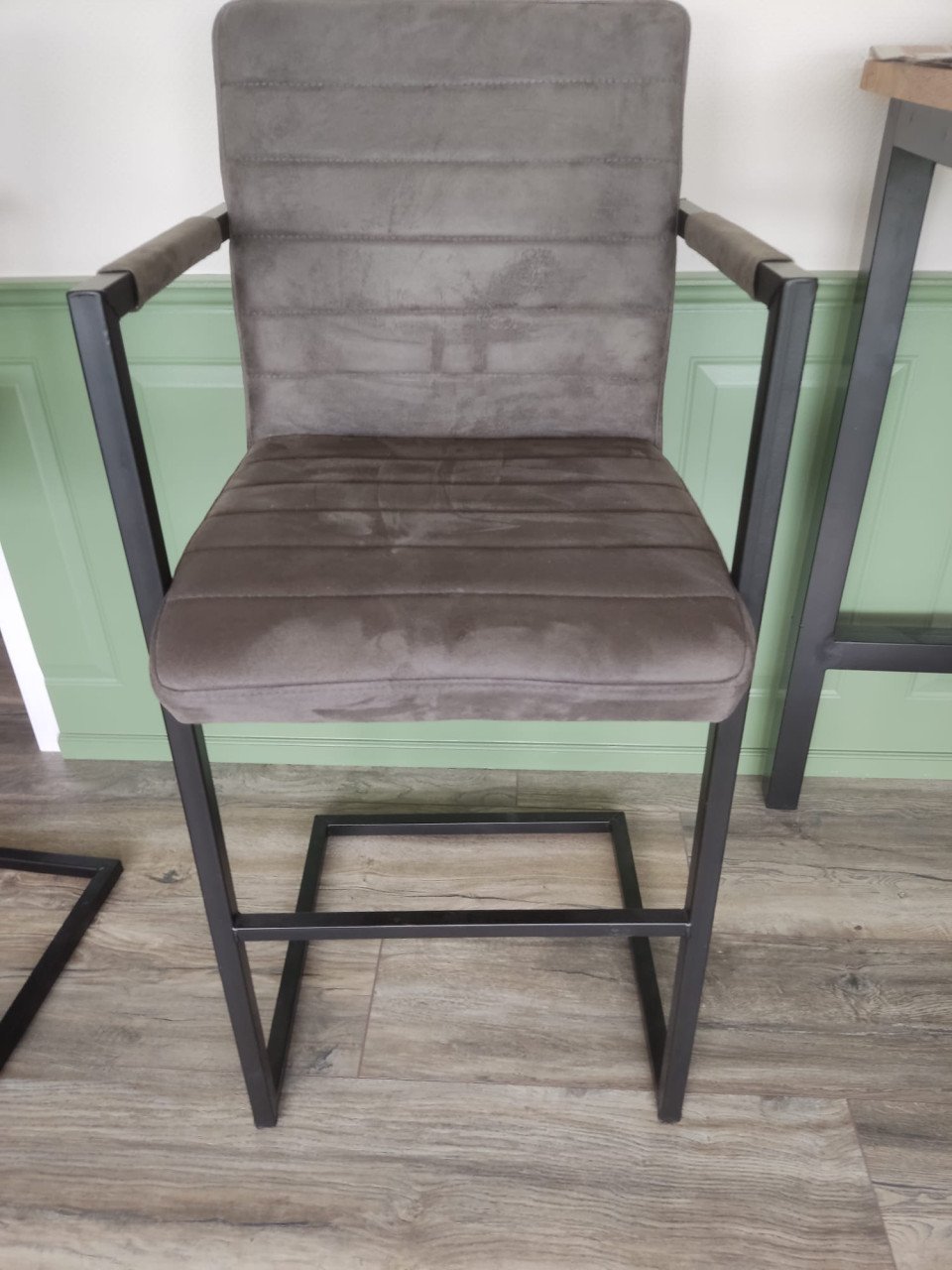 Bar stoelen grijs 4 stuks     (prijs voor alle 4)