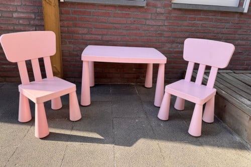 IKEA kindertafel en 2 stoeltjes