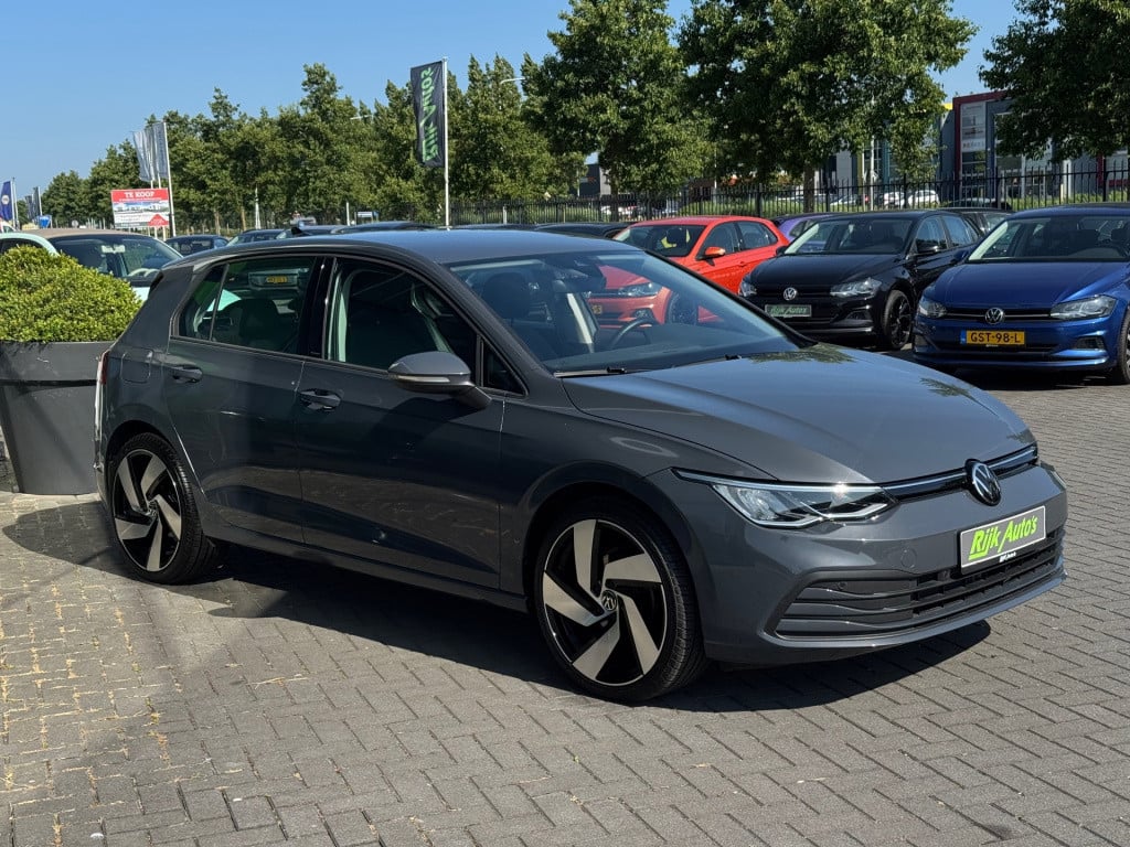 Volkswagen Golf 1.0 etsi life * camera * stoel + stuur verwarming * acc