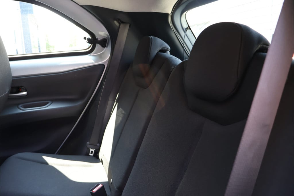 Toyota Aygo x 1.0 vvt-i mt play i achteruitrij camera i acc i airco i apple