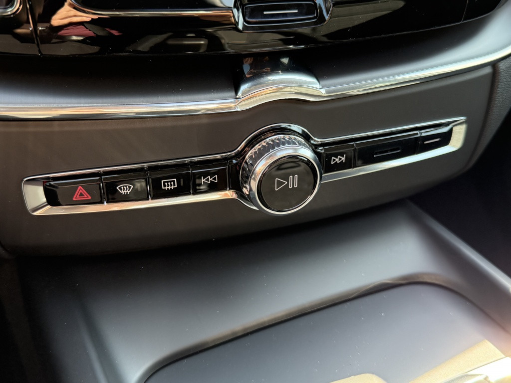 Volvo XC60 t6 awd gt essential driver assist