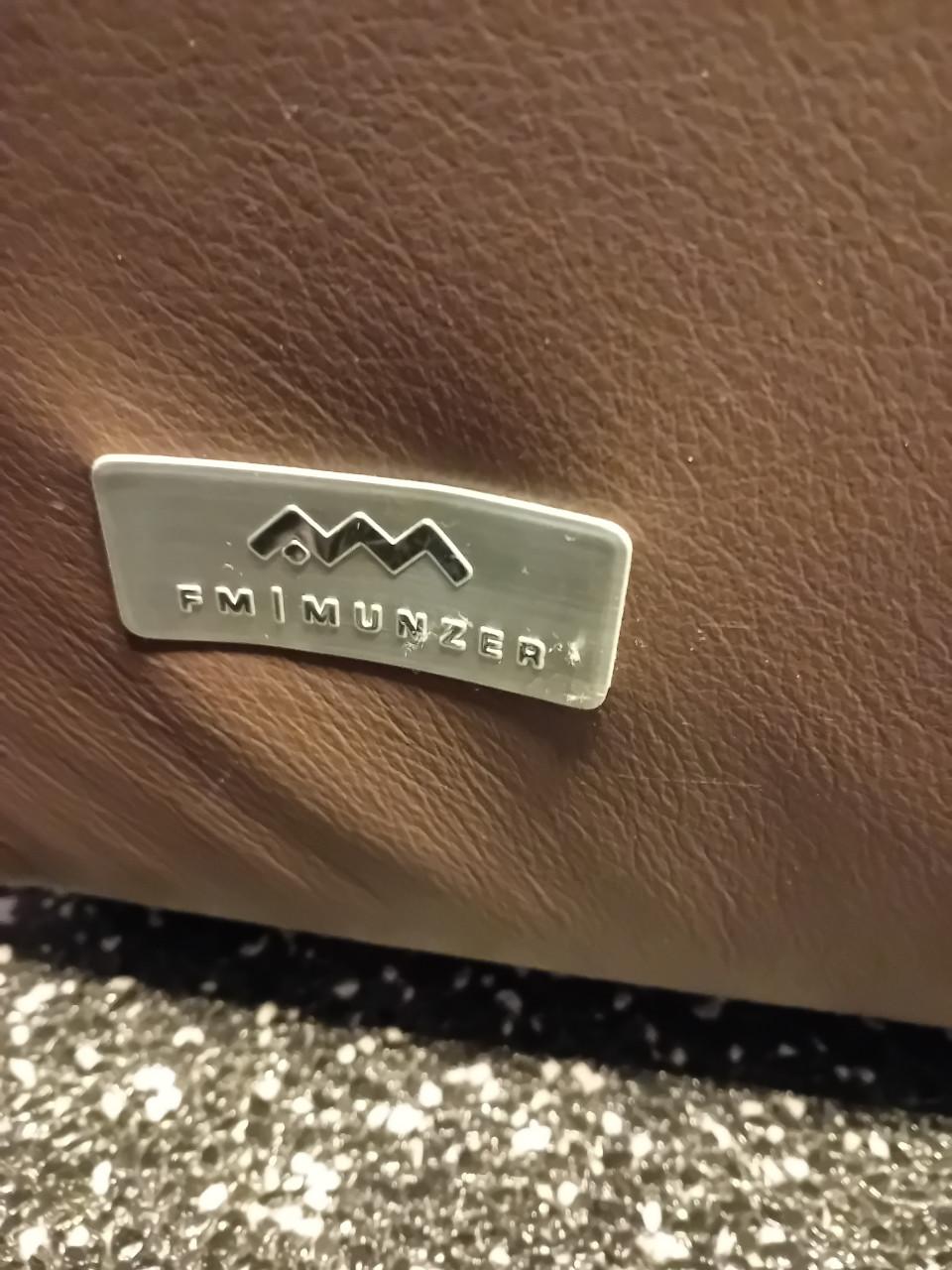 3 zits met 2 stoelen