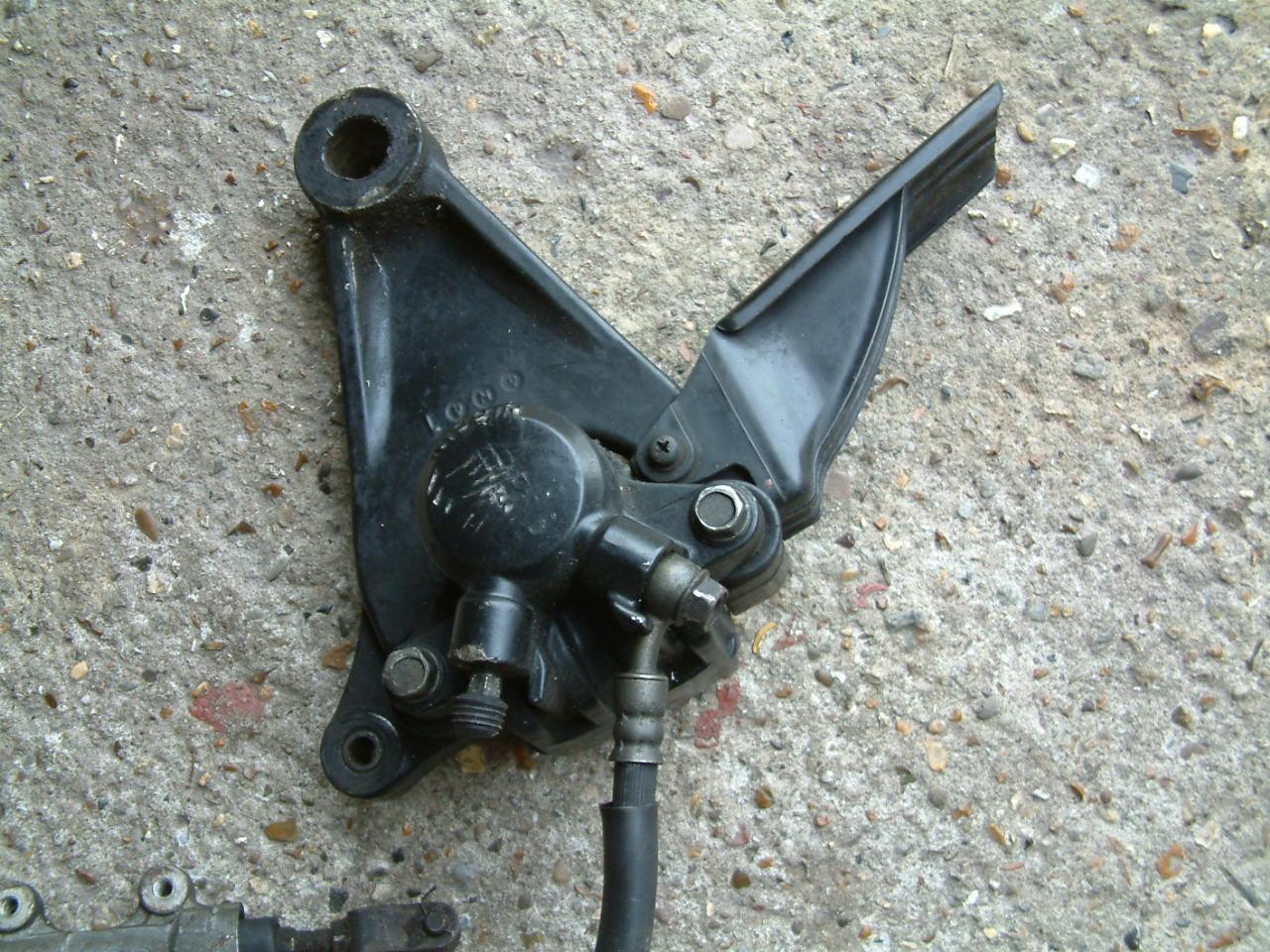 Achterrem met rem  pomp  werkende rem pomp