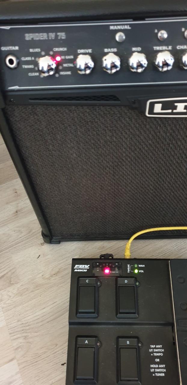 Gitaarversterker Line6 Spider 4/75 Watt met Floorboard