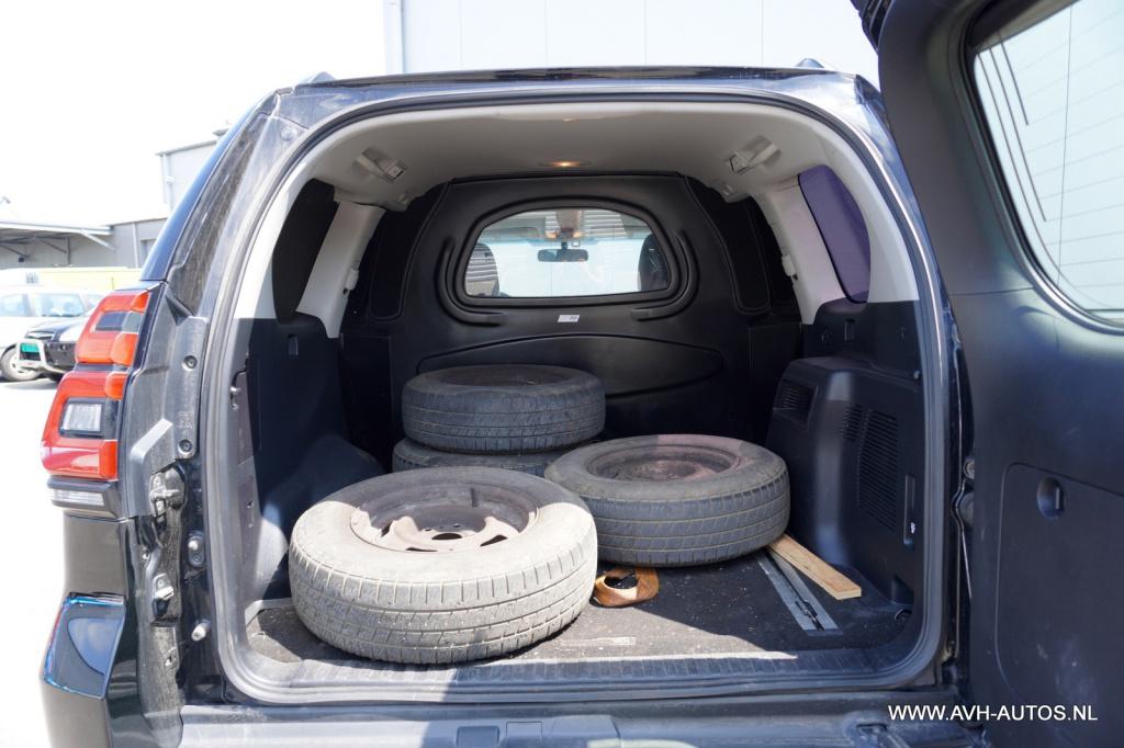 Toyota Land Cruiser 2.8 d-4d-f challenger window van