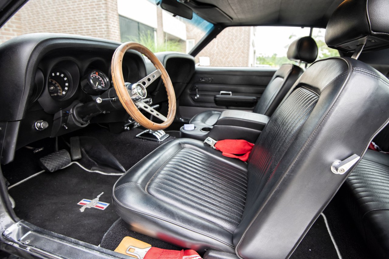 Zelf rijden in een Mustang op je bruiloft? Met deze trouwauto kan het!