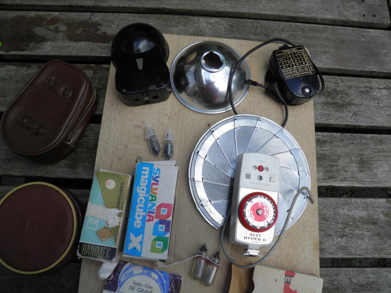 Lot analoge werkende flitsers en antieke flitsers