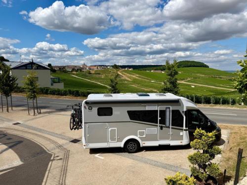 Schiterende 4 pers camper huren nog in de zomervakantie ? Te huur camper!
