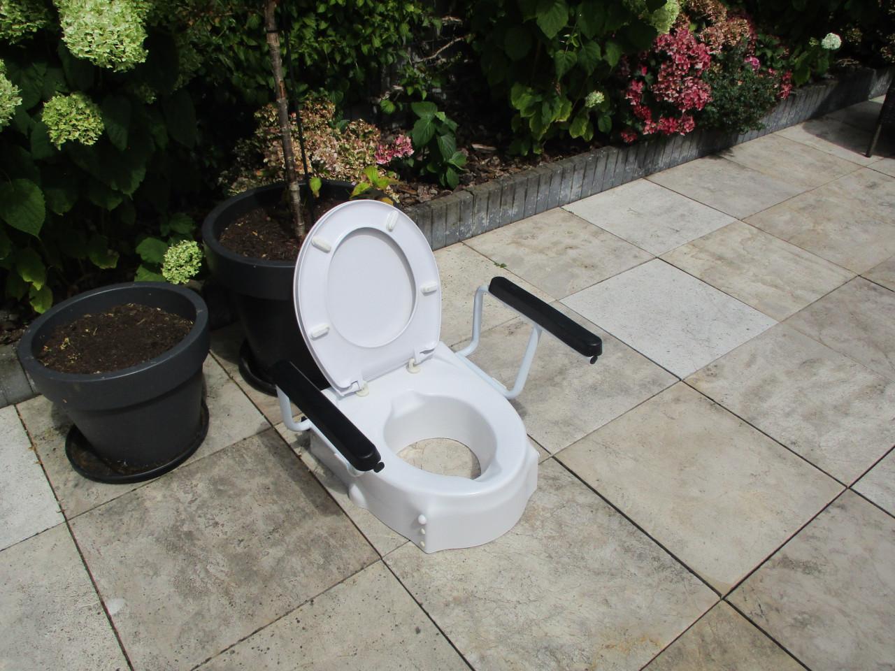 Zgan Toilet verhoger  met afneembare / wegklapbare armleuningen