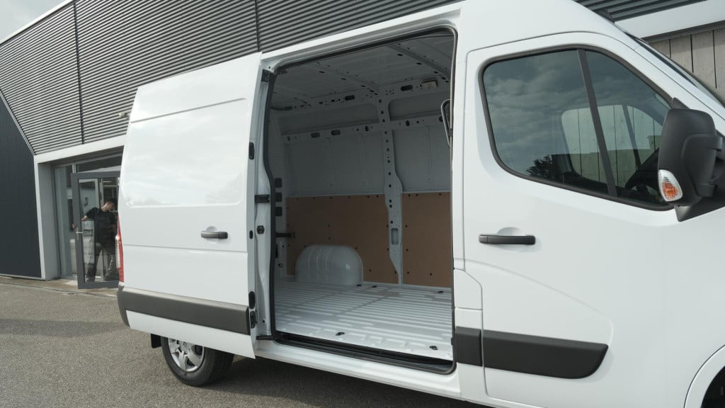 Renault Master t33 2.3 dci 135 l2h2 comfort | direct leverbaar | navigatie 
