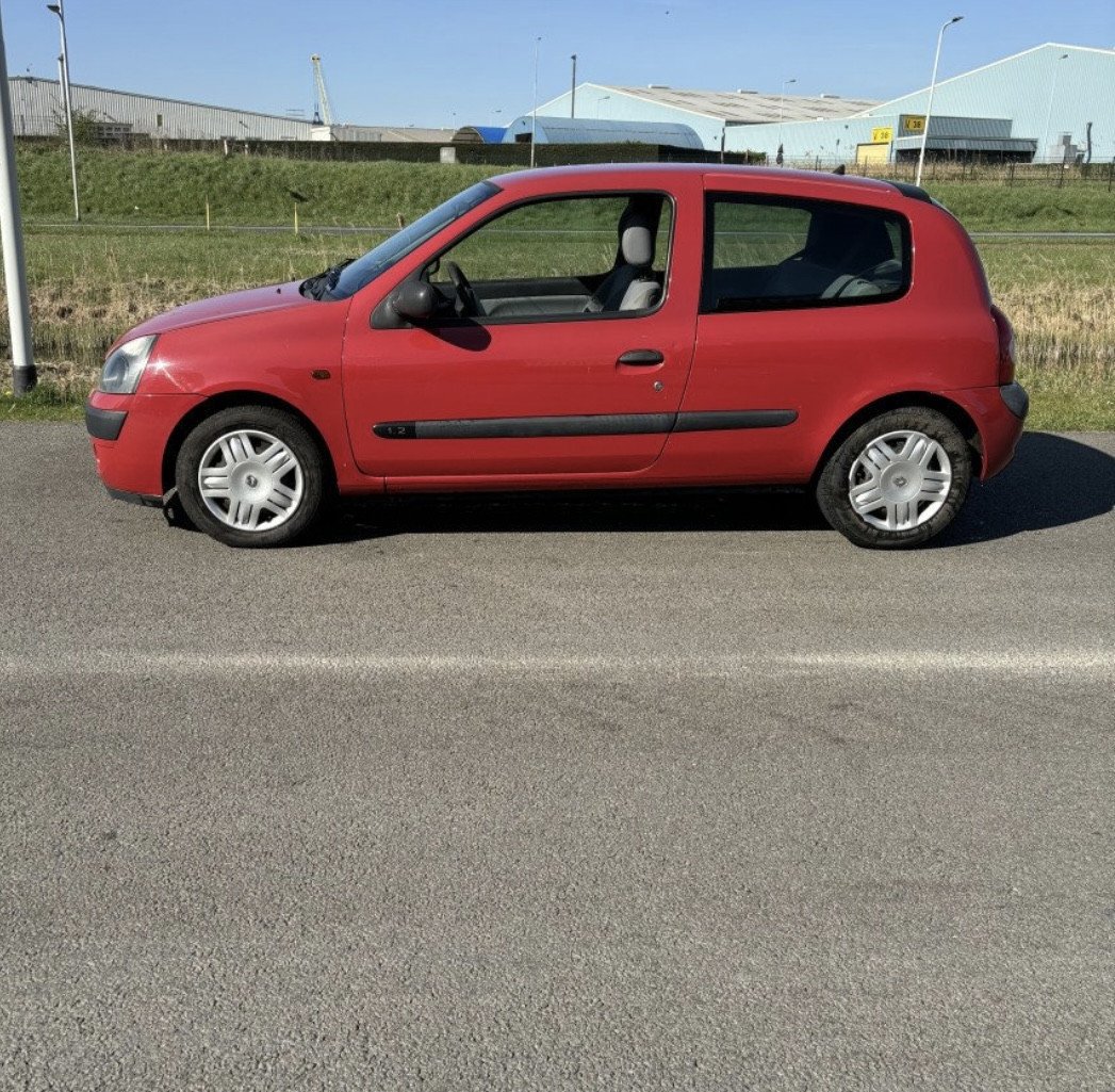 Renault Clio voljaar apk!