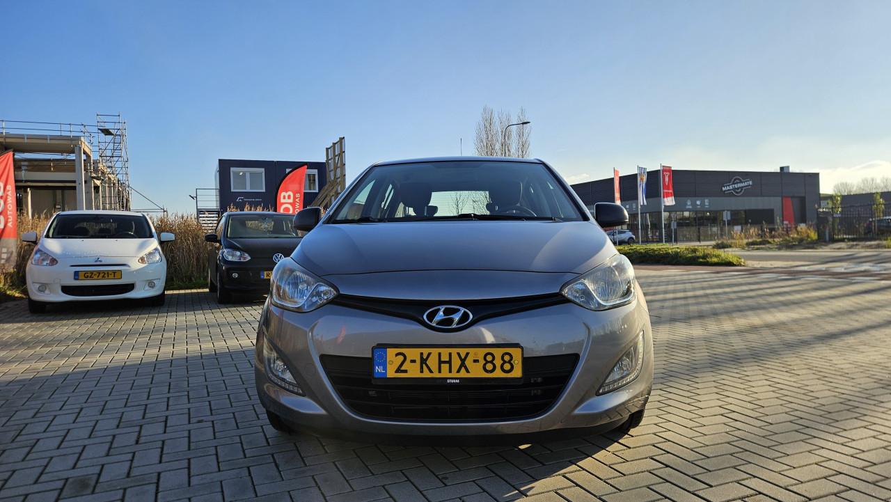 Zuinige HYUNDAI i20 Business 1.2i Blue NL AUTO / NAP / DEALER OND