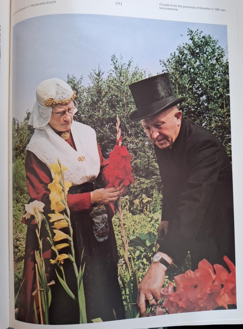 Kijken naar klederdrachten, Cees v.d. Meulen (foto's) & H. Koelewijn, e.a.